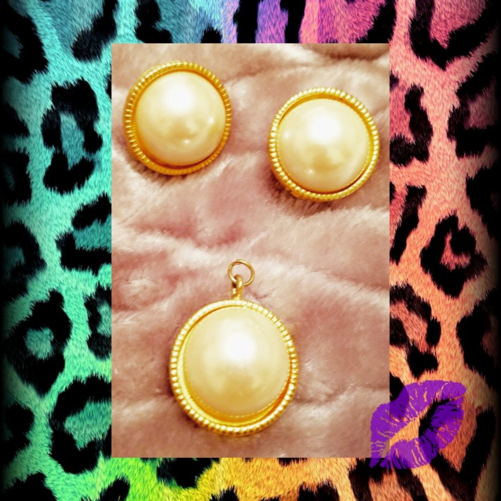 Vintage Faux Pearl Clip On Earring and Pendant Set